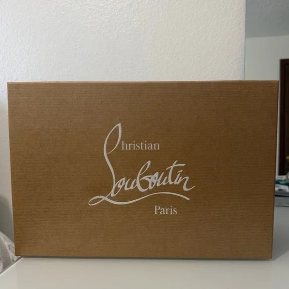 Christian Louboutin - Picture 11 of 12